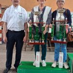 2èmes BUSSUNARITS : JAURIBERRY Nicole et BISCARY Yvette accompagnées de Beñat APESTEGUY